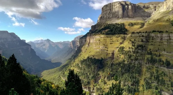 pyrenees-6758195_1280