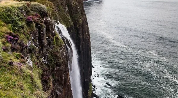 waterfall-5899421_1280--1-